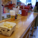 Calbee+原宿店限定の揚げたてポテト メープル&クリームチーズ味