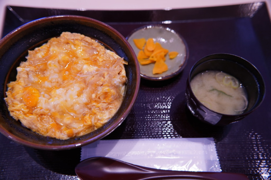 靖國八千代食堂の玉子丼