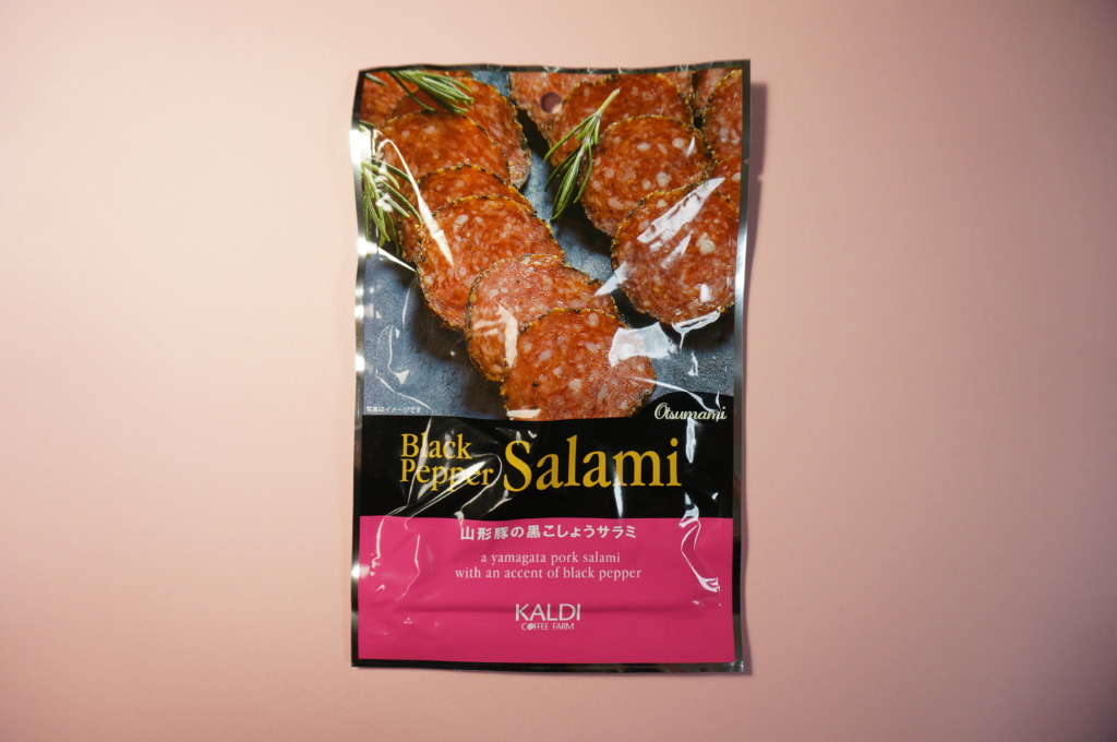 ふんわり胡椒風味の柔らかサラミ！KALDI「山形豚の黒こしょうサラミ」レビュー | interact