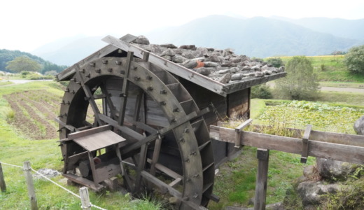 縄文時代の土器や道具を多数展示！池戸尻考古館・歴史民俗資料館で竪穴式住居を見る