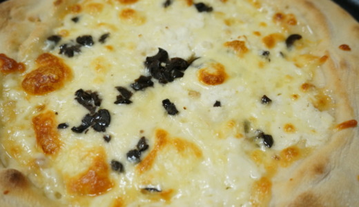 チーズとトリュフの組み合わせ！日本ハム「奏トリュフ薫る5種のチーズピザ」レビュー