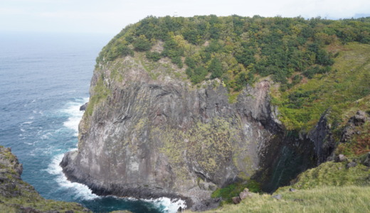 大自然を映像体験できる「知床自然センター」と伏流水が流れ落ちる「フレペの滝（乙女の涙）」へ