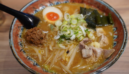 空港ラーメン街にある「弟子屈ラーメン新千歳空港店」で弟子屈味噌ラーメンを食べる