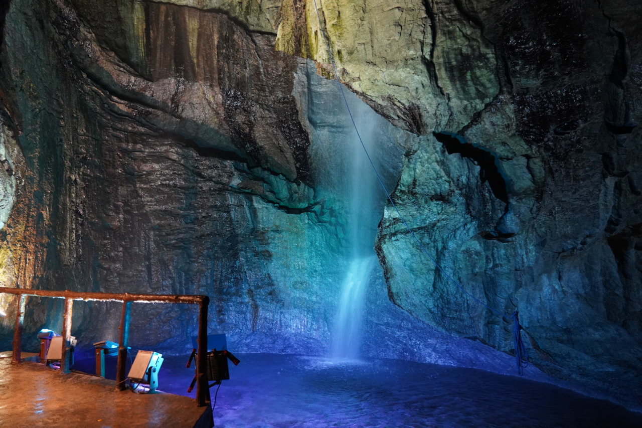 岩手県で天然の鍾乳洞を探検 日本最大級29mの洞内滝が見られる 滝観洞 へ行ってみた Interact