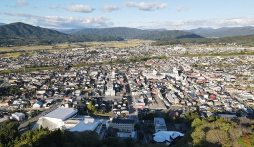 標高約340mの物見山！鍋倉城跡の展望台から遠野市街地を眺める