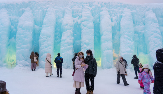 日没前は青さが際立つ氷の芸術！冬に支笏湖で開催される「氷濤まつり」に行ってみた