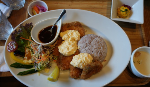 城ヶ崎海岸駅から徒歩約5分！地元食材を使った料理を提供するお店「ダイニング＆カフェ Nayuta」で昼食を食べる