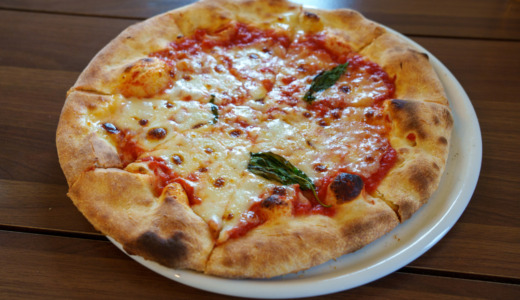 羊蹄山の麓にある直売所！のむヨーグルトも人気の「ニセコ高橋牧場」で出来立てチーズたっぷりのマルゲリータピザを食べる