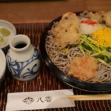 プリッと食感の海老とカラッと揚がった天ぷら！札幌大通駅近くのごまそば八雲で「蝦・舞茸そば」を食べる