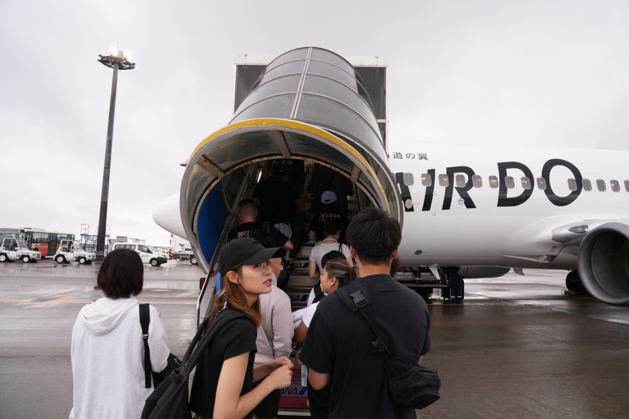 小型機沖止めでバス移動！AIRDOのHD139便で羽田から新千歳へ（2024年7