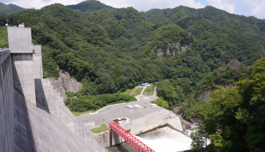 大雨予報の直前は貯水を大放水！群馬・吾妻峡散策で「八ッ場ダム」を訪れる