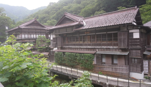早朝前に温泉街を散策する！足湯もある東山温泉発祥の地「土方歳三戦傷湯治の猿湯」を訪れる