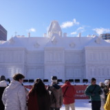 暖冬で例年よりも会場内は雪が少なめ！2025年開催「第75回さっぽろ雪まつり」会場レポート