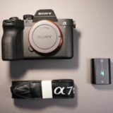 毎秒30枚の連写やAI色調補正も可能な画像処理エンジンBIONZ XR2搭載！ソニーのミラーレス一眼カメラ「α7V（ILCE-7M5）」レビュー